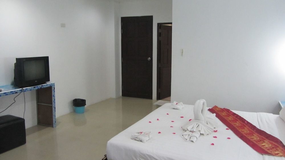 Happy Fish Guesthouse Patong Exterior foto
